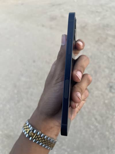 Apple iPhone 12