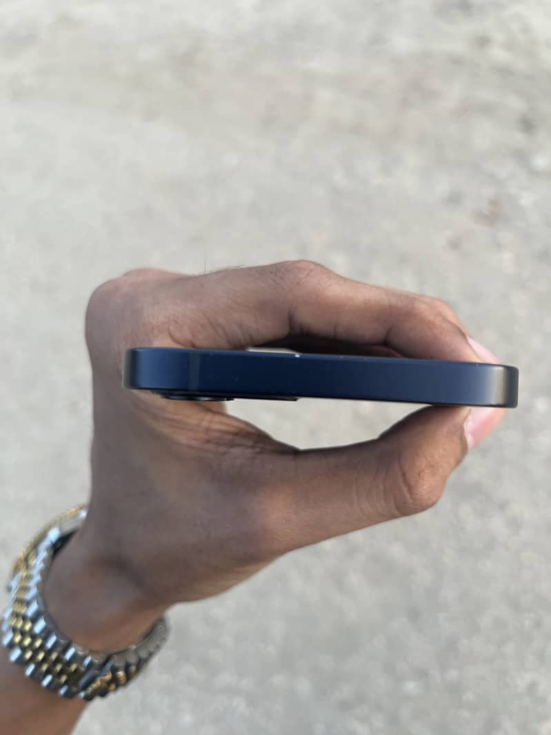 Apple iPhone 12 3