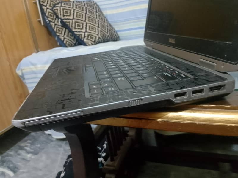 Dell laptop  4