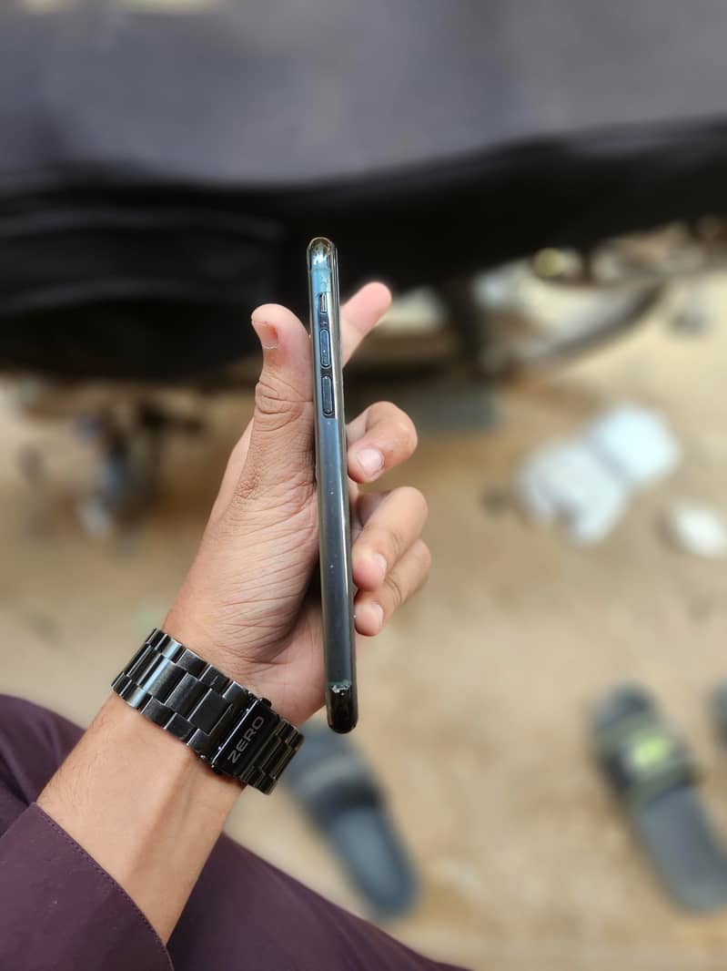 Apple iPhone 11 Pro 2