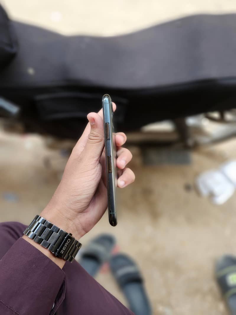 Apple iPhone 11 Pro 3