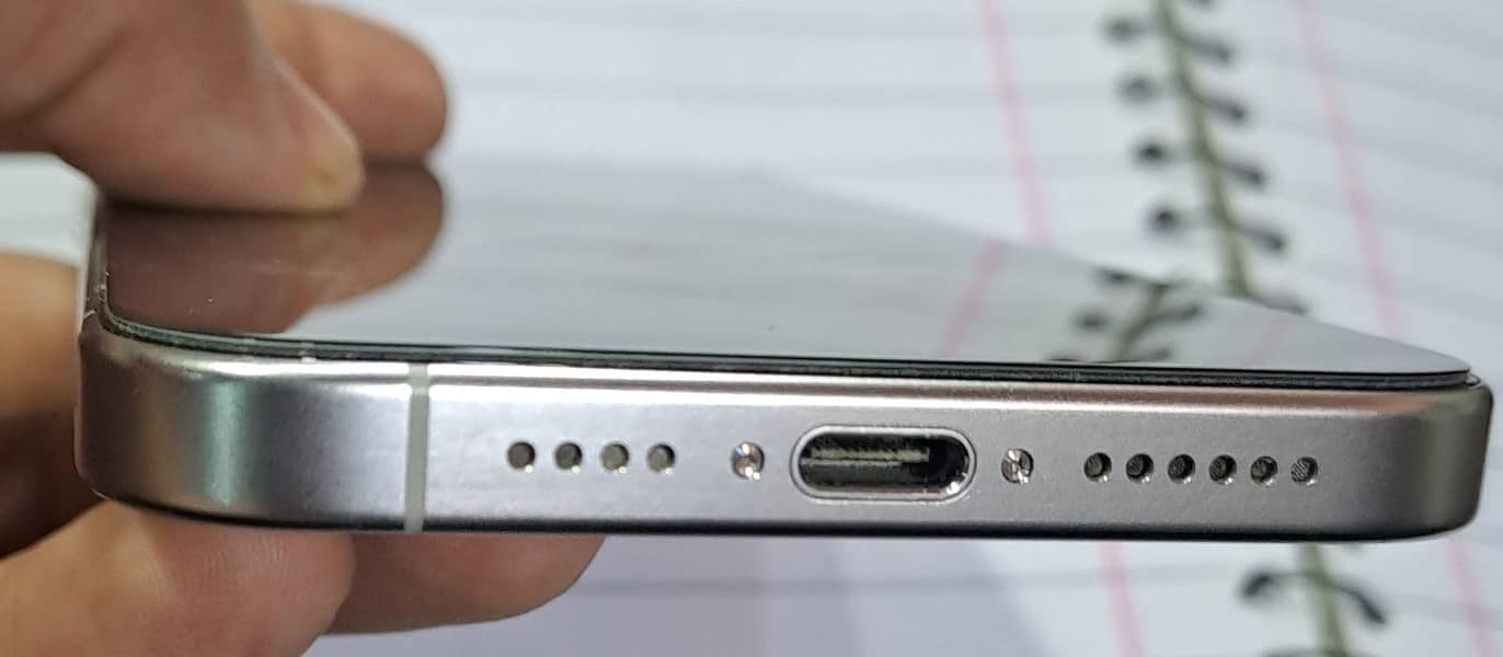 Apple iPhone 15 Pro Max 2