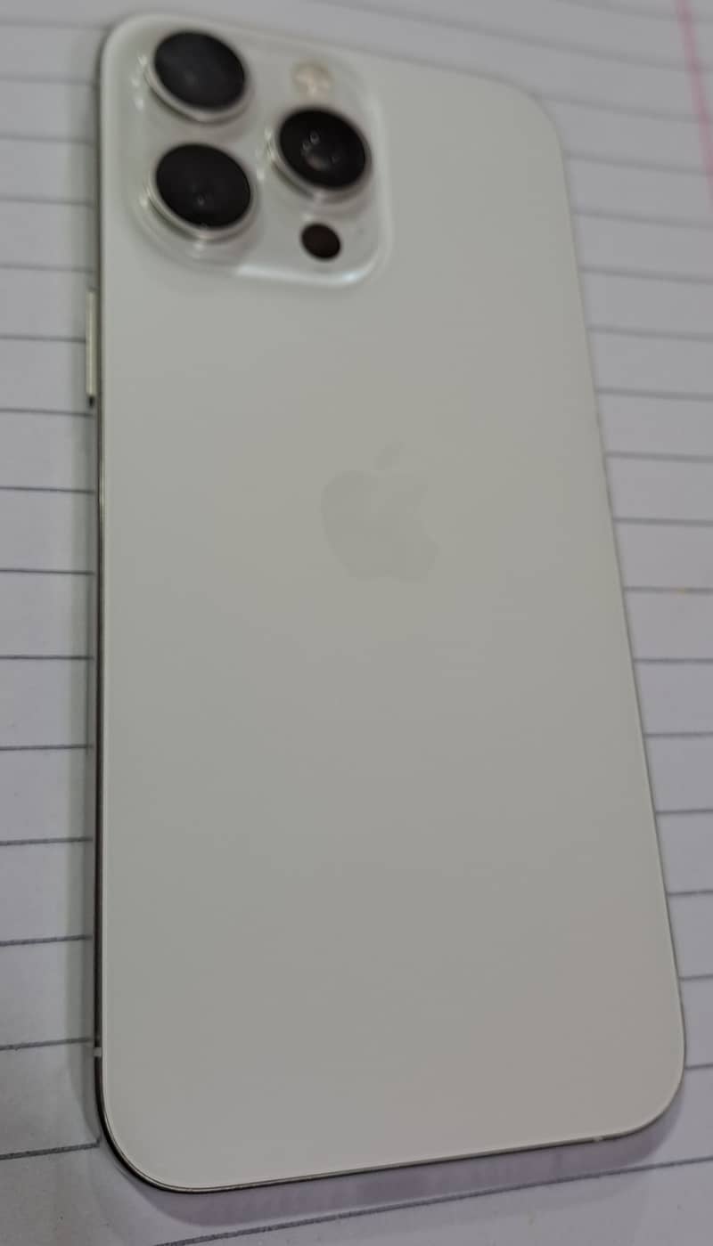 Apple iPhone 15 Pro Max 3