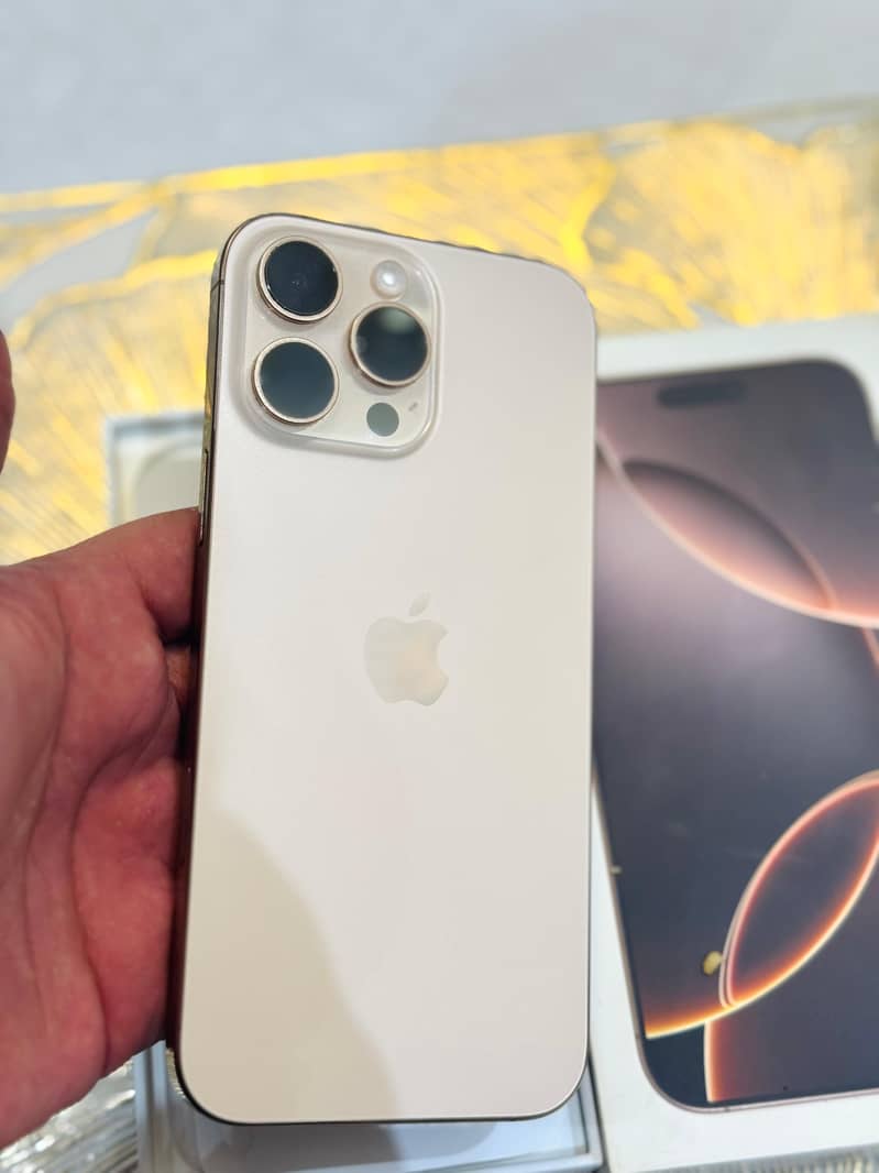 iPhone 16 Pro Max JV 1