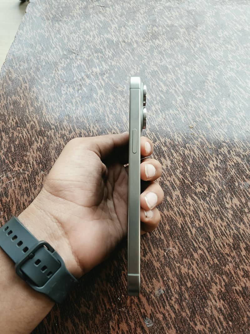Apple iPhone 15 Pro Max 2