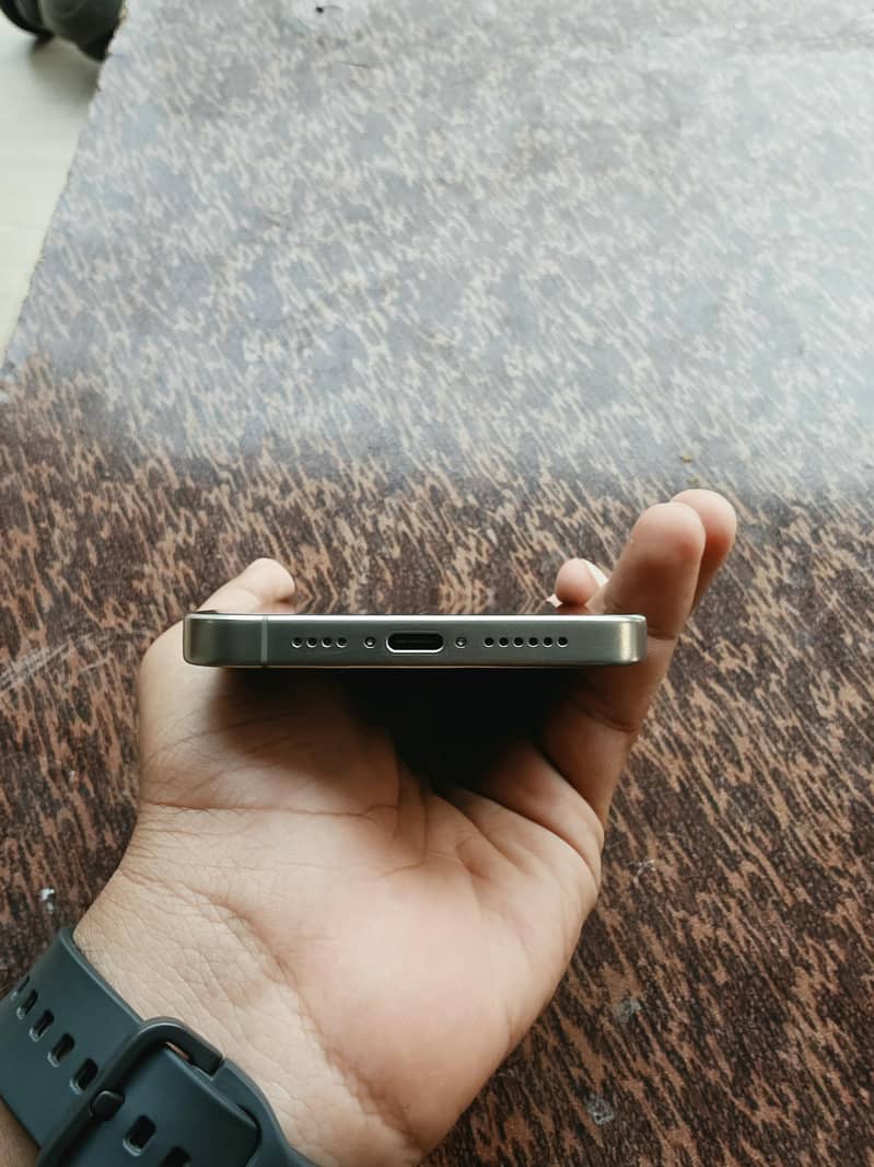Apple iPhone 15 Pro Max 4