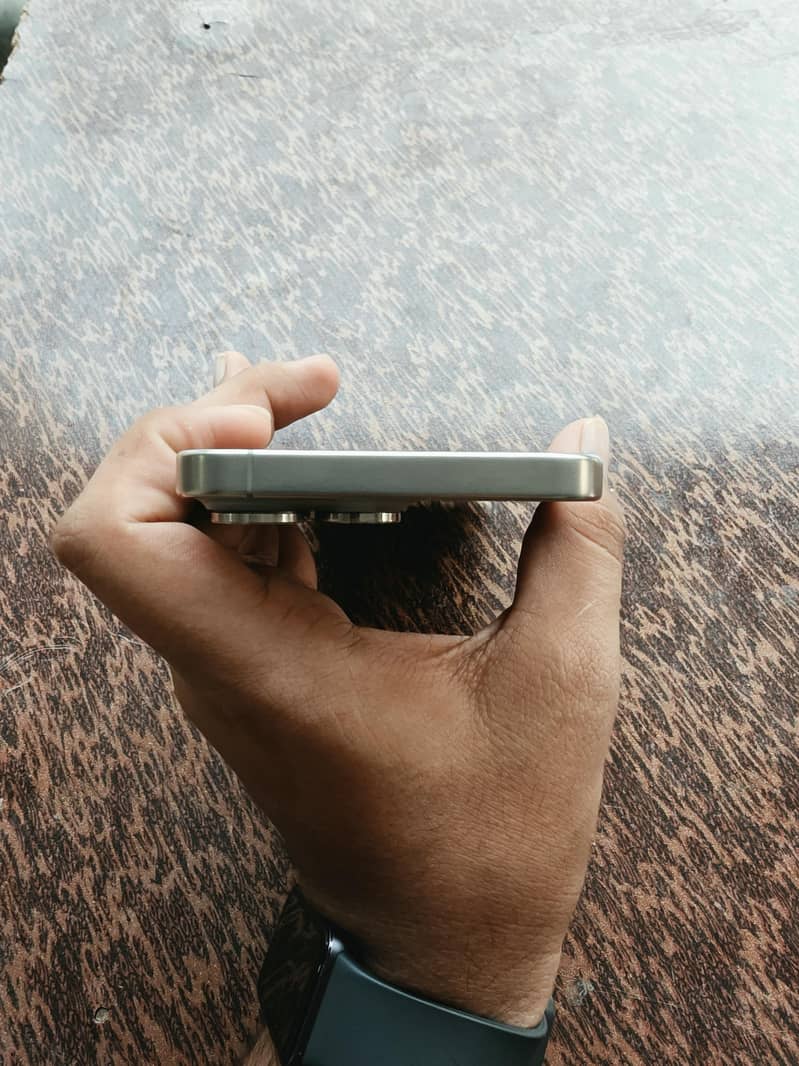 Apple iPhone 15 Pro Max 5