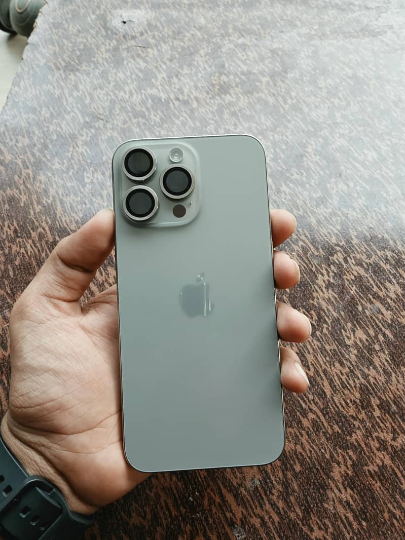 Apple iPhone 15 Pro Max 6