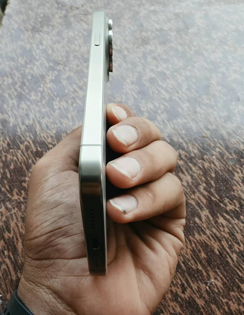 Apple iPhone 15 Pro Max 11