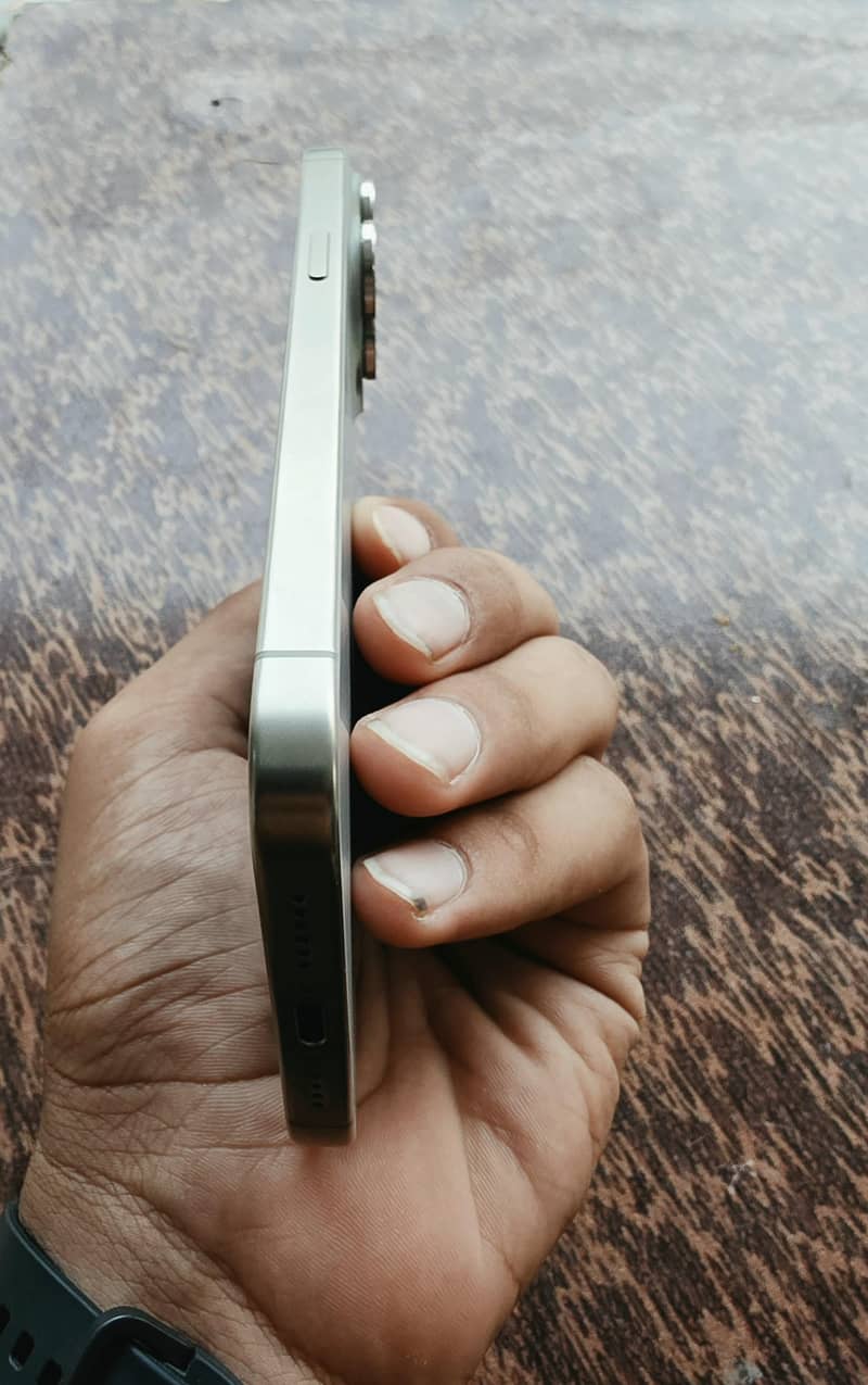Apple iPhone 15 Pro Max 13
