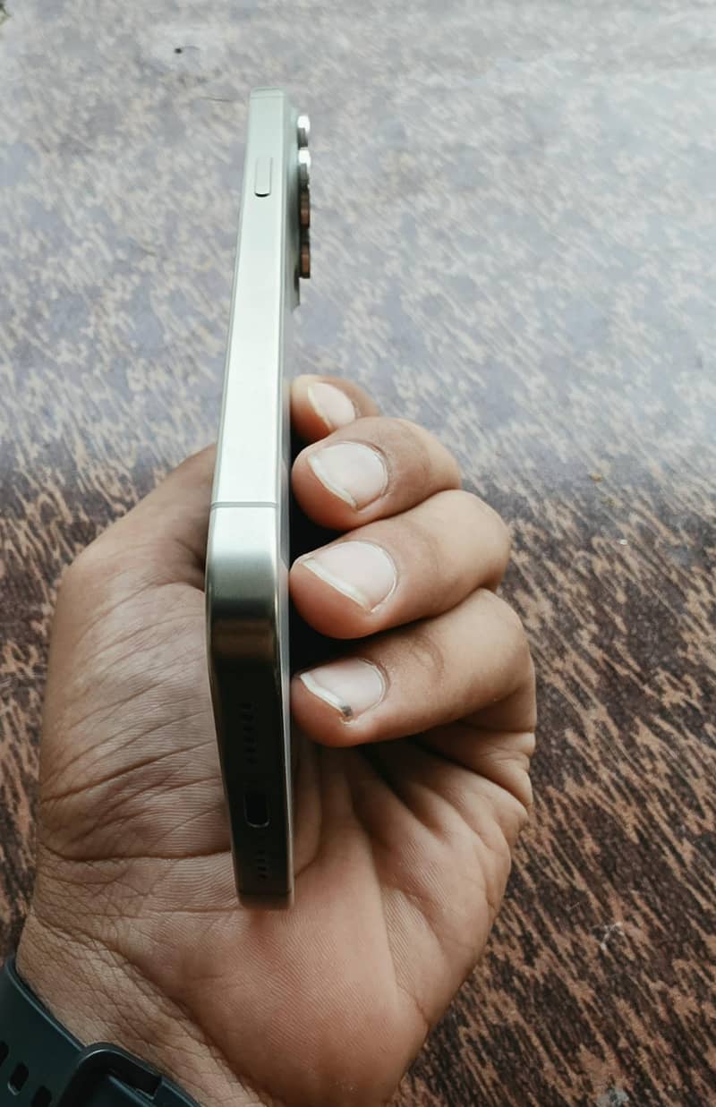 Apple iPhone 15 Pro Max 14