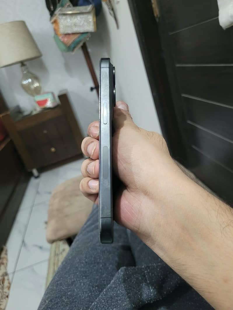 Apple iPhone 15 Pro 2