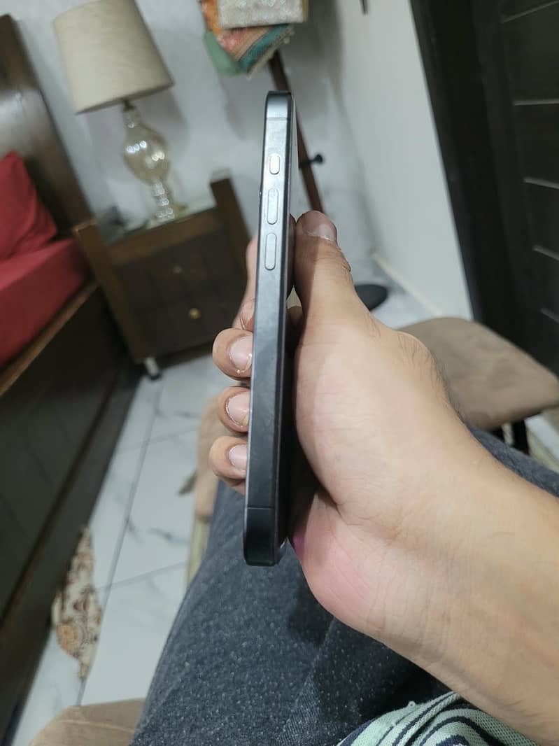 Apple iPhone 15 Pro 3