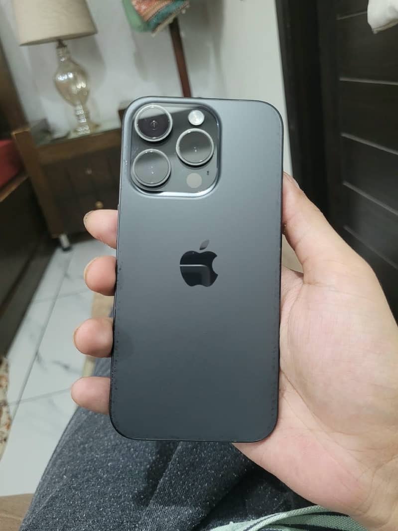 Apple iPhone 15 Pro 4