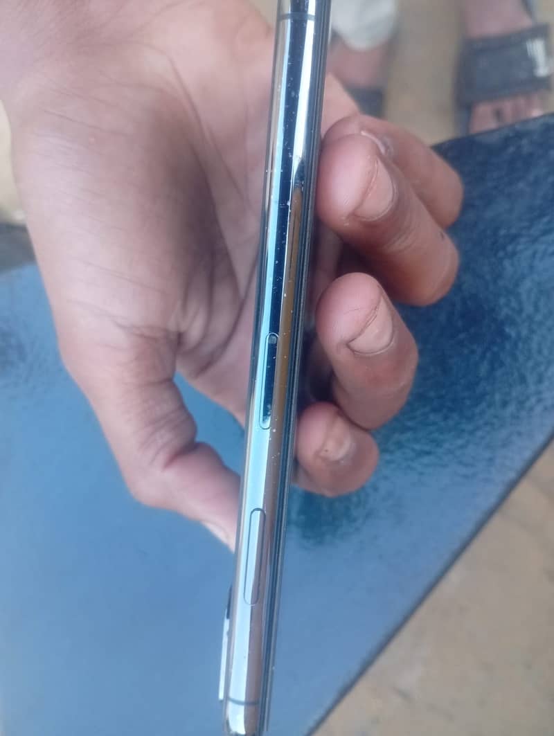 Apple iPhone X 5