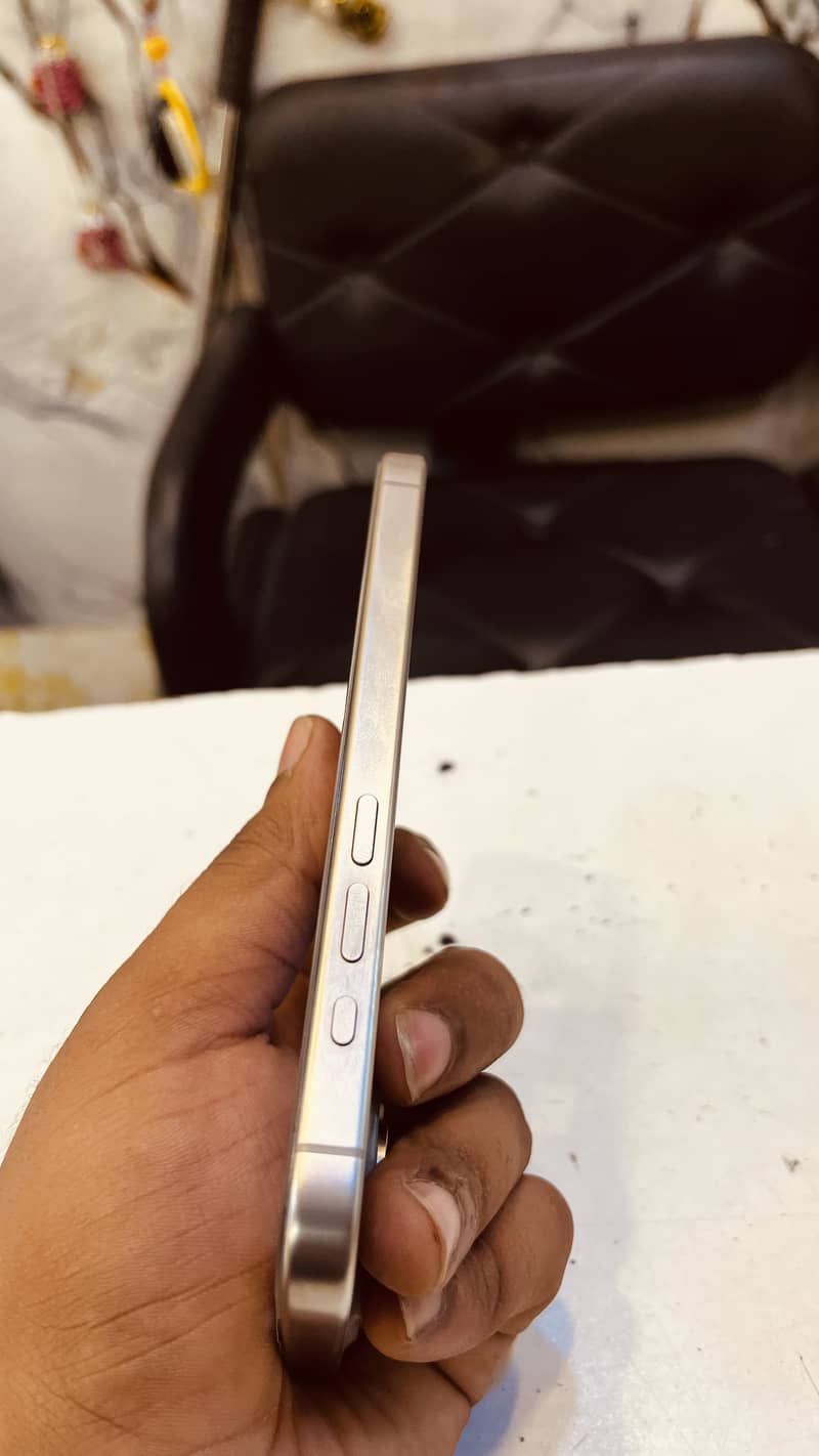 Apple iPhone 15 Pro 1