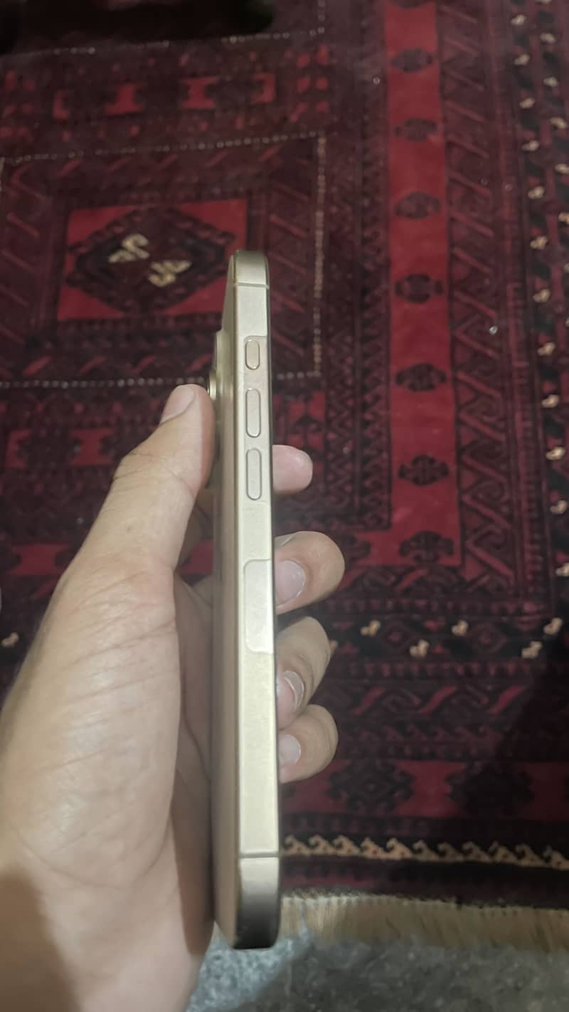 Apple iPhone 16 Pro 3