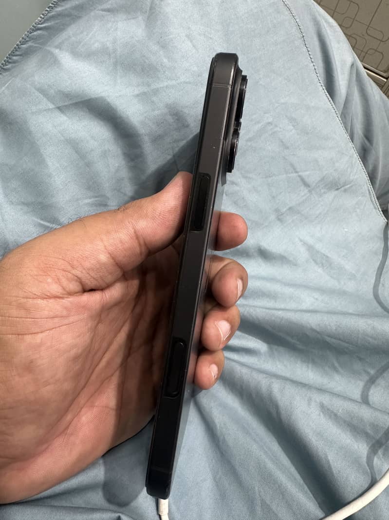 Apple iPhone 16 Pro Max 3
