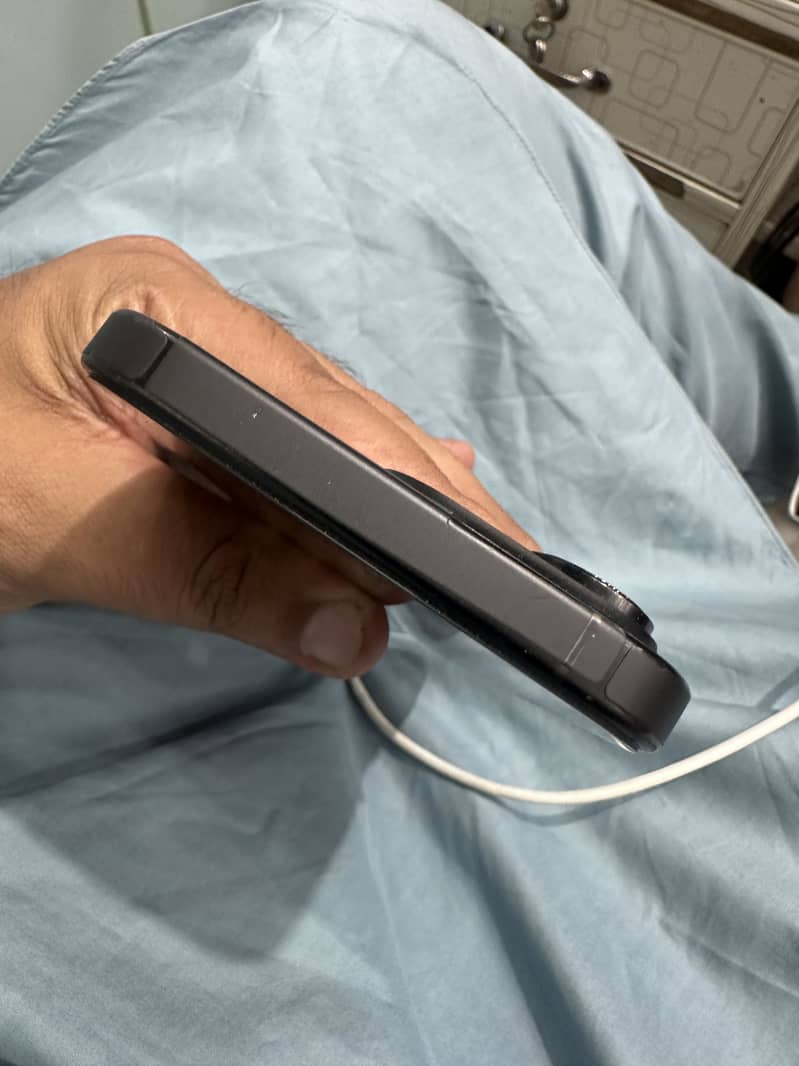 Apple iPhone 16 Pro Max 5