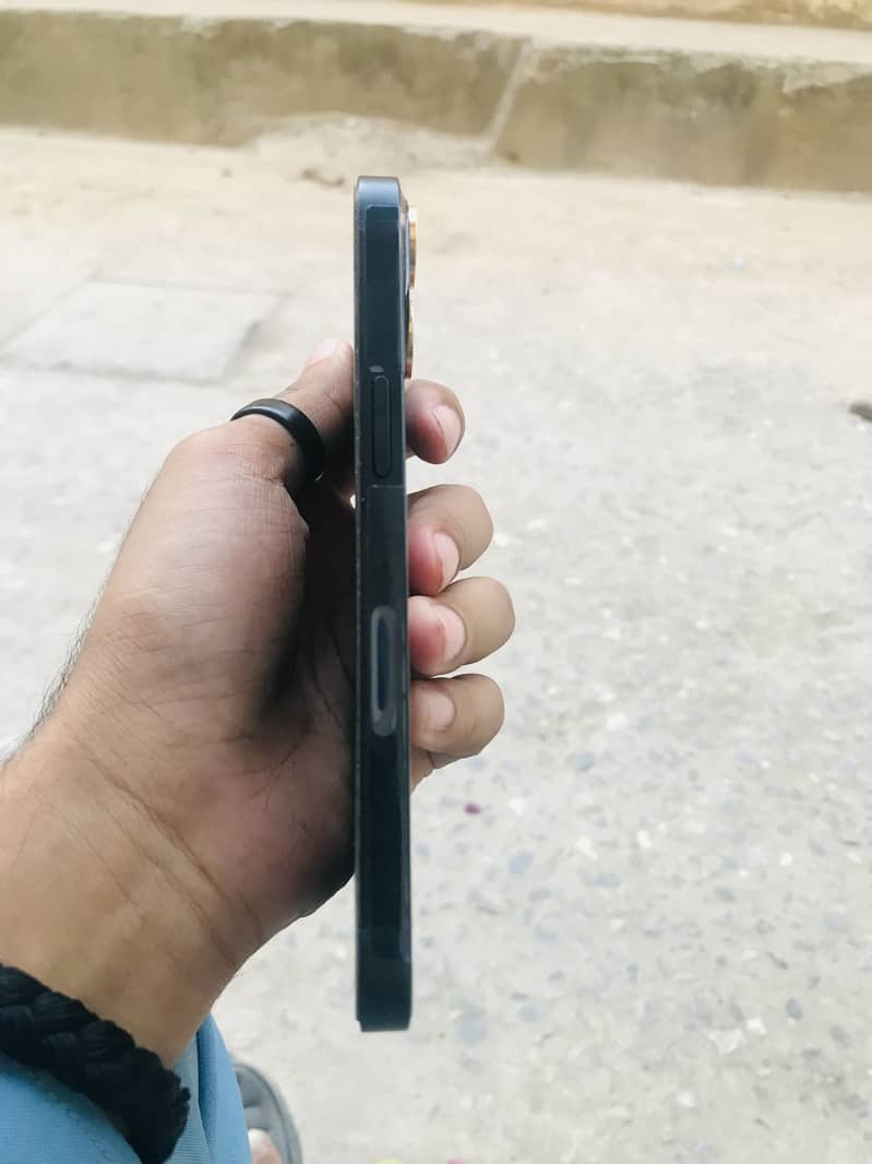 Apple iPhone 13 3