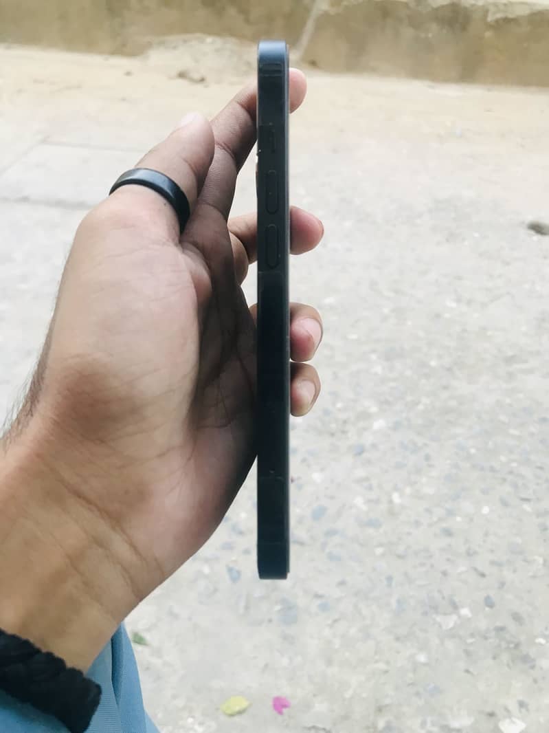 Apple iPhone 13 4