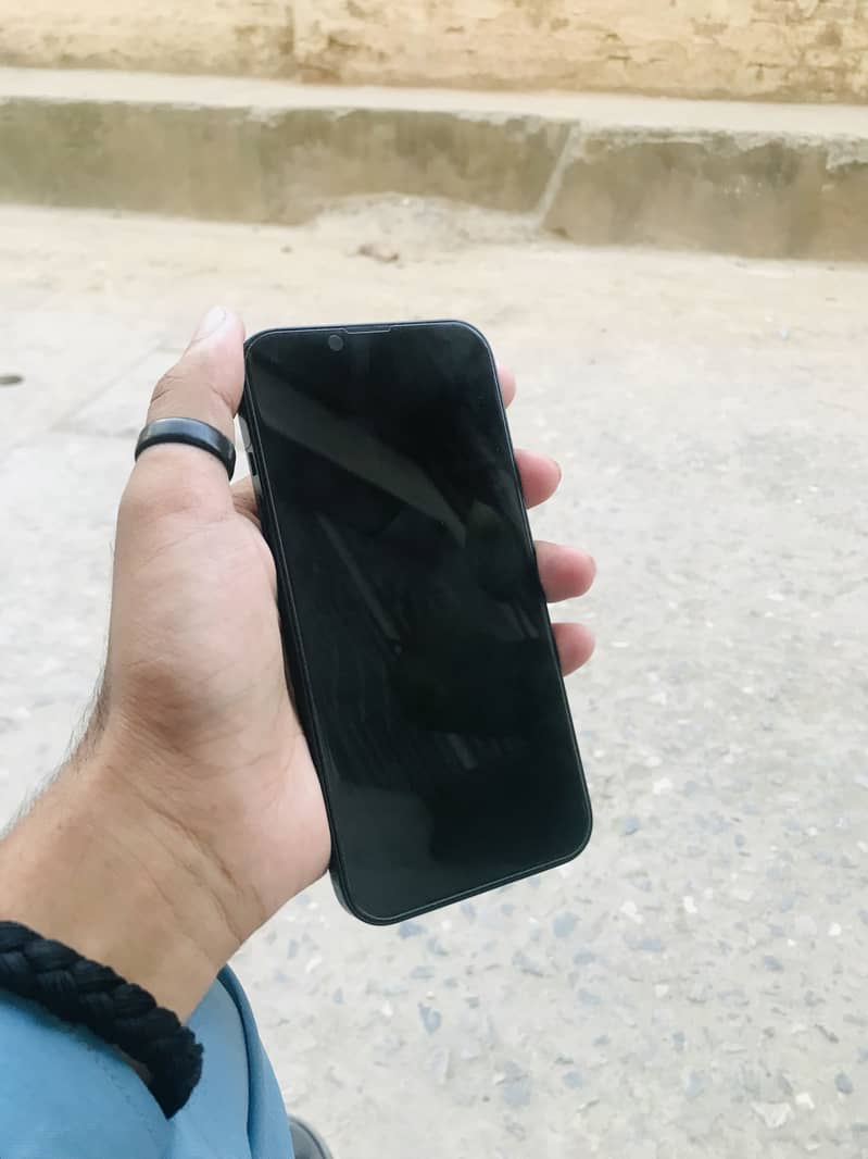 Apple iPhone 13 7