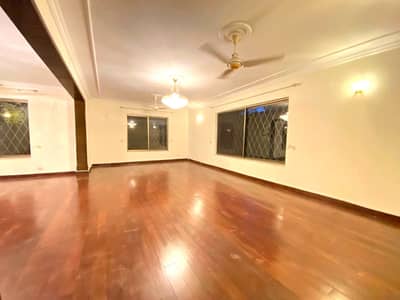 Investor Alert F8 666 Syd Beautiful Build House Margalla Facing 5bed Drawing and dining TV Lounge Kitchen with Sqtr Front Open with Front Green Belt CDA Transfer