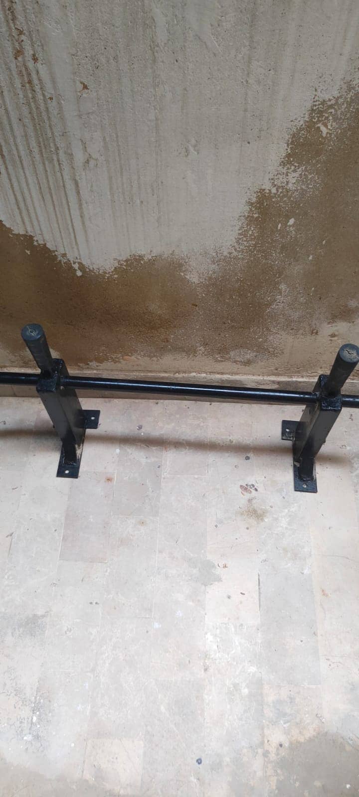 Pull Up Bar Wall Mounted 1