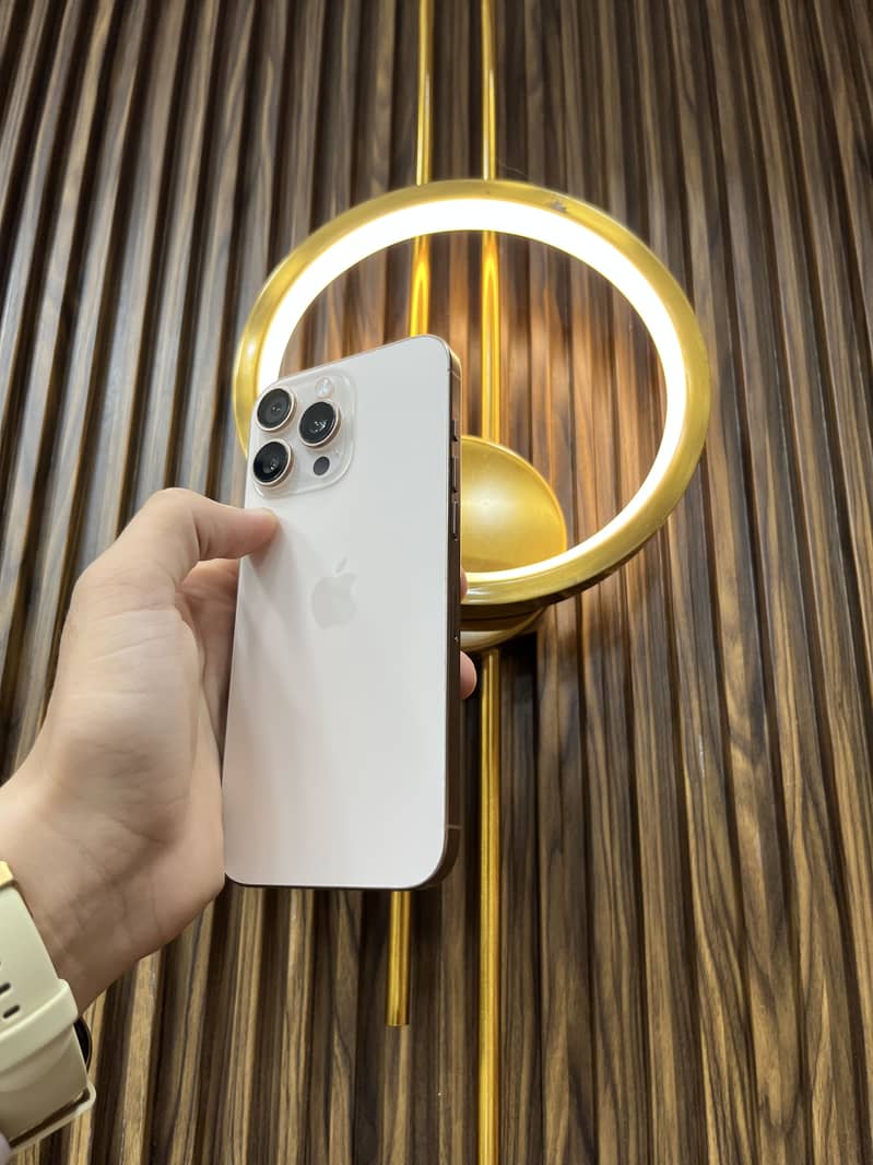 Apple iPhone 16 Pro Max 5