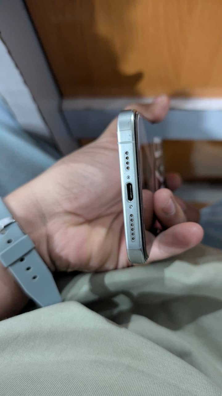 Apple iPhone 15 Pro Max 0