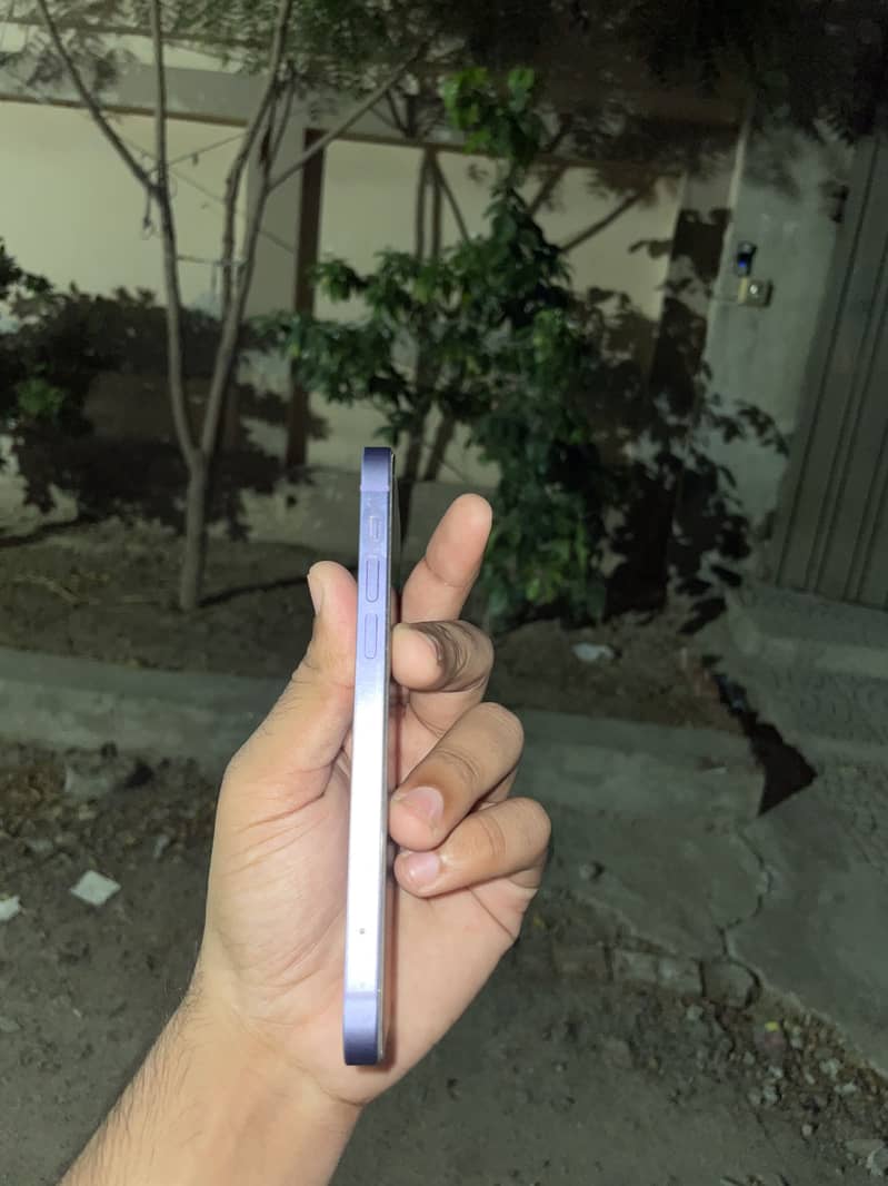 Apple iPhone 12 4