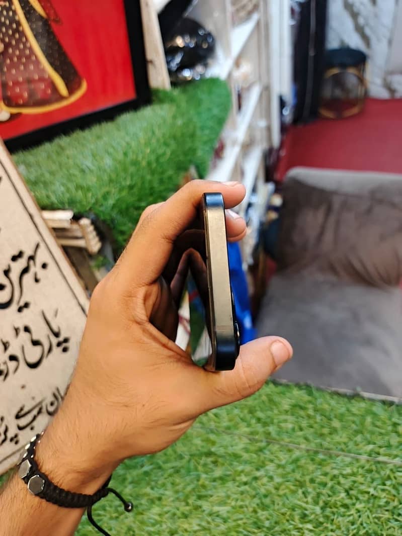 Apple iPhone 13 2