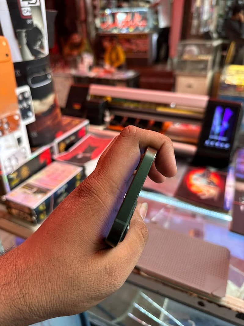 Apple iPhone 13 jv 3