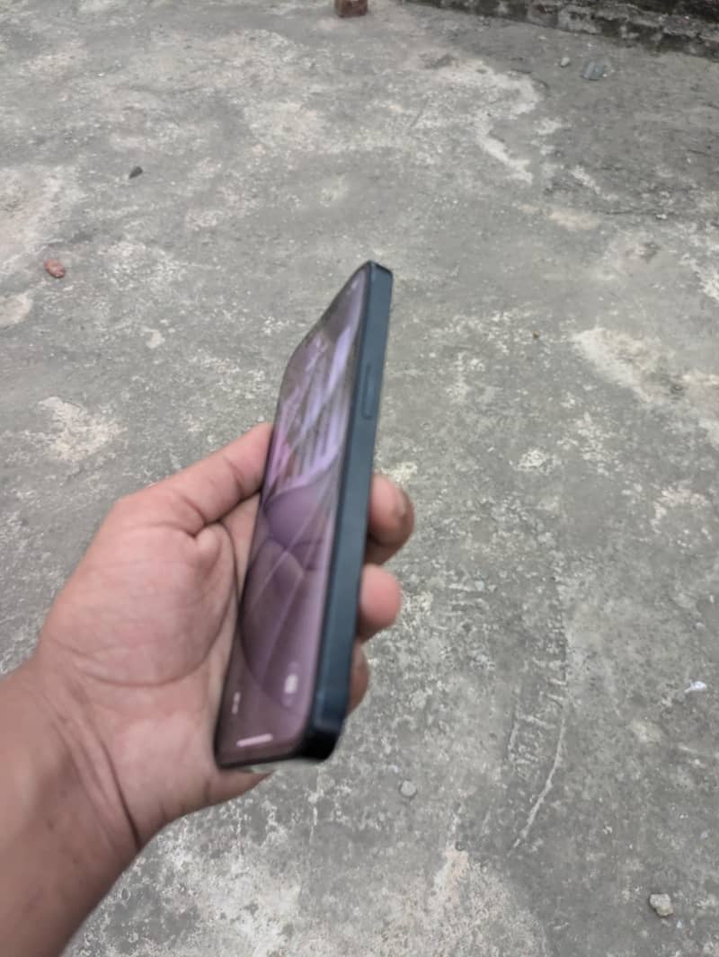 Apple iPhone 13 2