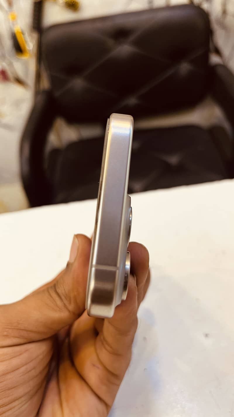Apple iPhone 15 Pro 3