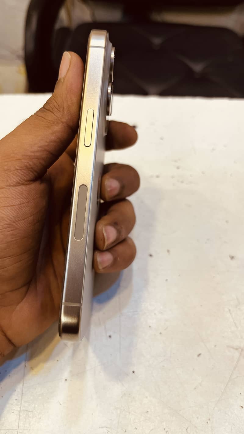 Apple iPhone 15 Pro 6