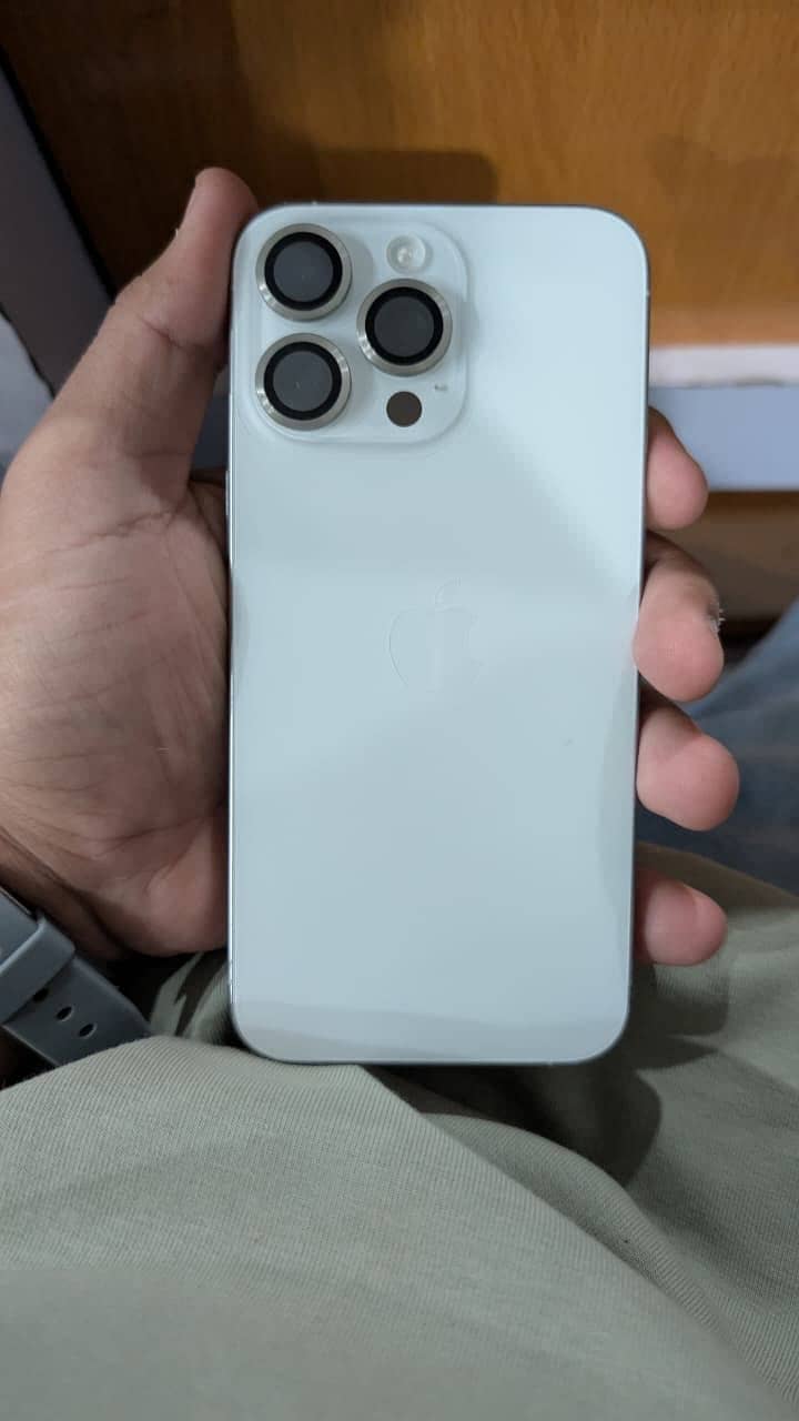 Apple iPhone 15 Pro Max 1