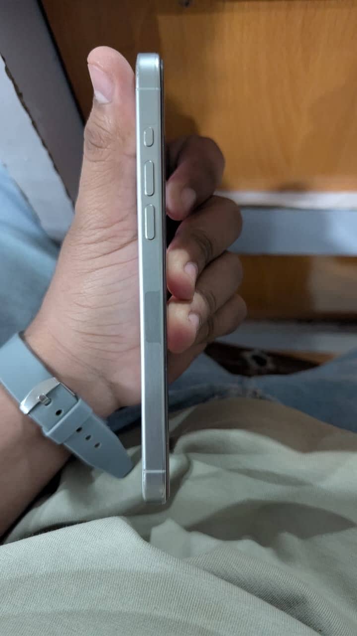 Apple iPhone 15 Pro Max 4