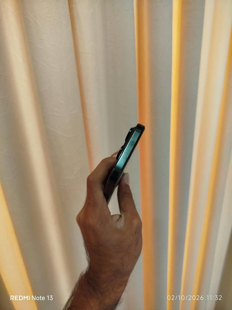 Apple iPhone 16 Pro 1