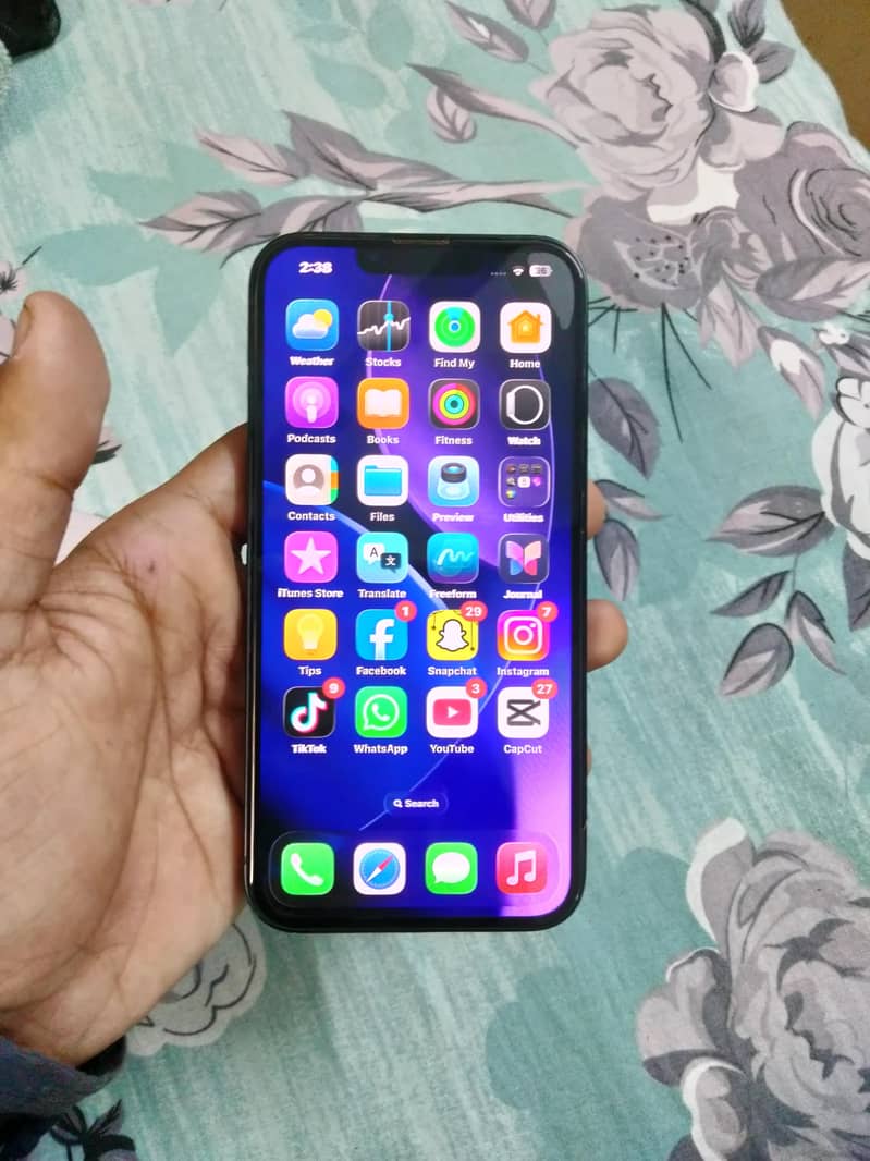 Apple iPhone 13 jv 1