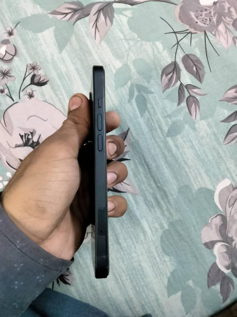 Apple iPhone 13 jv 3