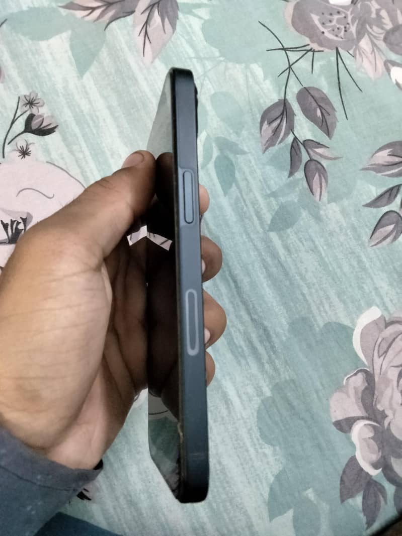 Apple iPhone 13 jv 4