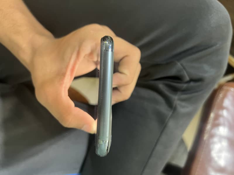 Apple iPhone 11 Pro Max 4