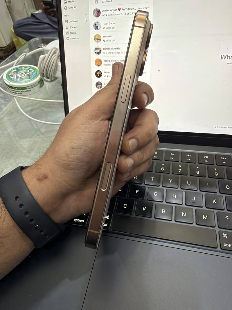 Apple iPhone 16 Pro Max 2