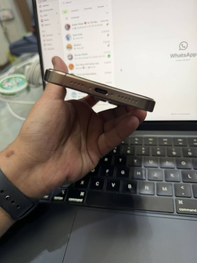Apple iPhone 16 Pro Max 7