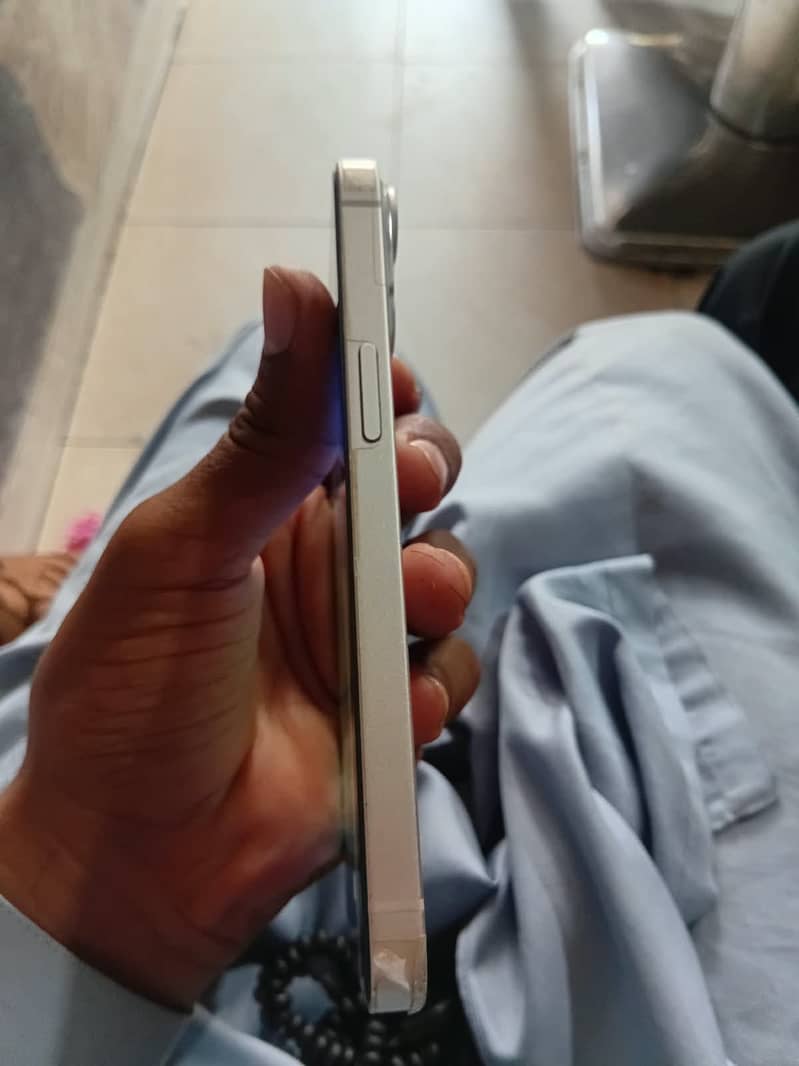 Apple iPhone 14 3