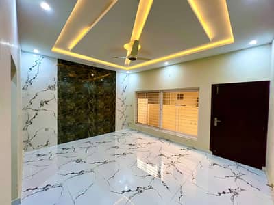 35x70 (10 Marla Plot Good Location House for Sale )