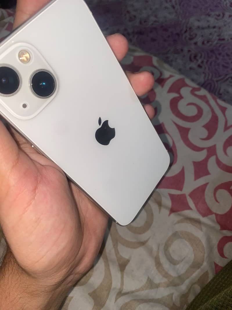 Apple iPhone 13 2