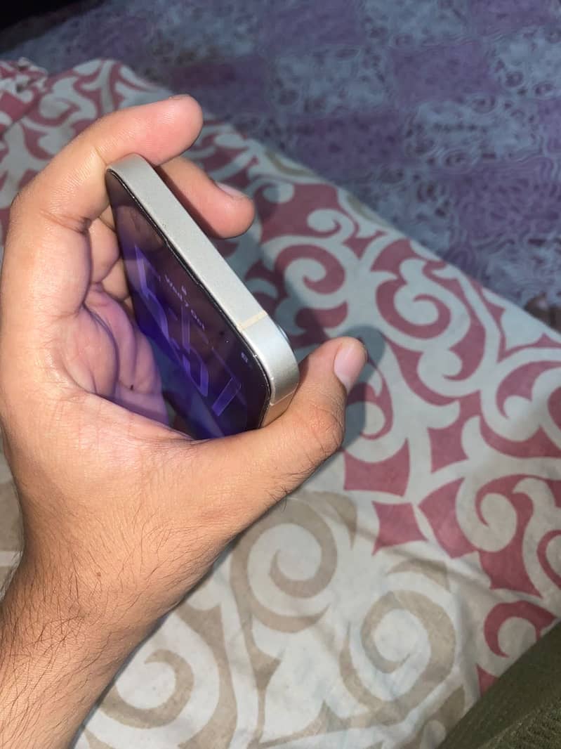 Apple iPhone 13 6