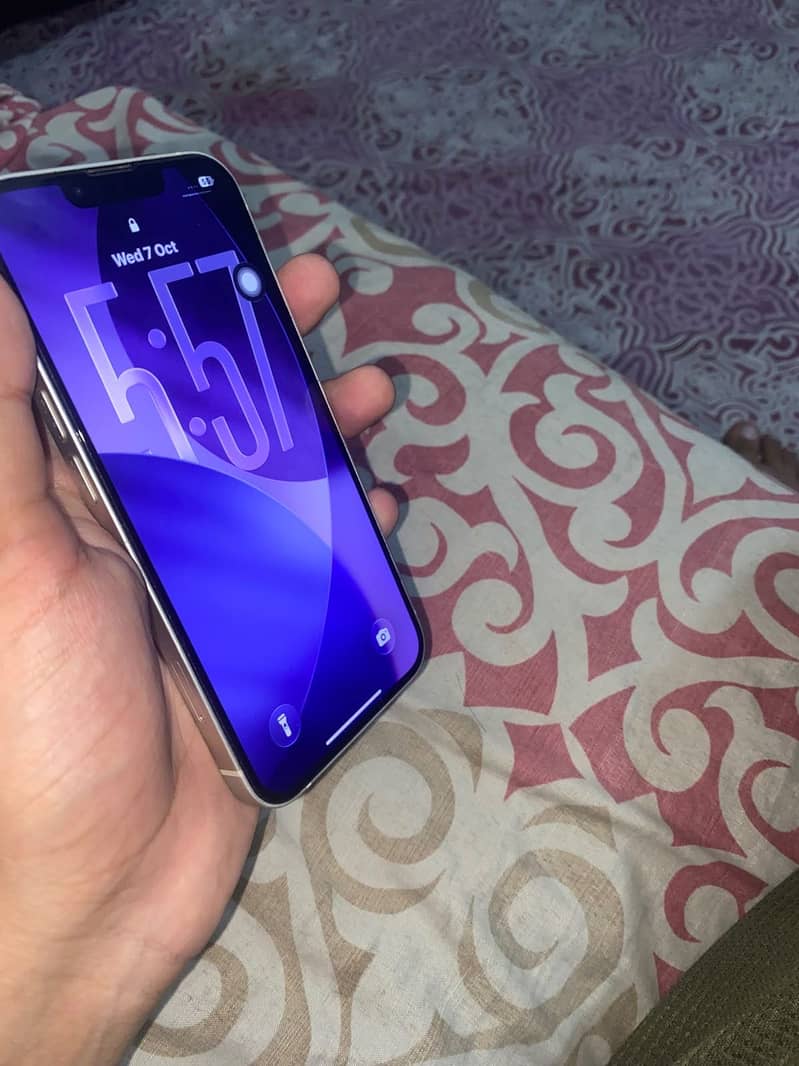 Apple iPhone 13 7